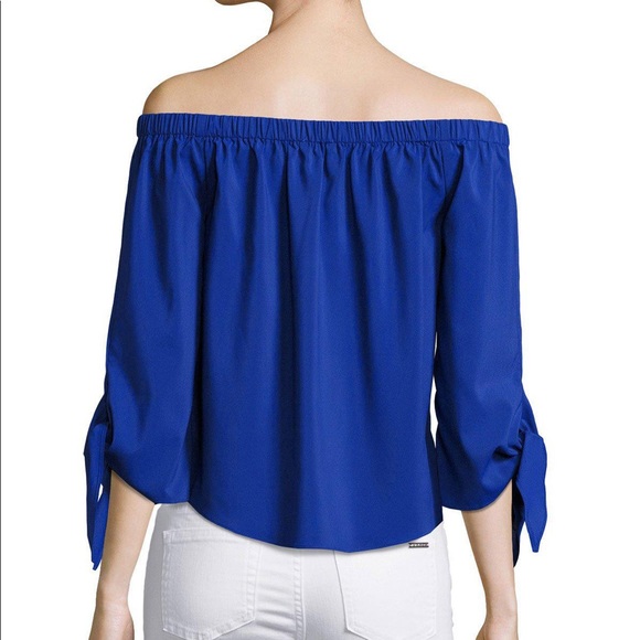 💙 💰⬇️NWT! Beautiful Blue Off-Shoulder Top - Picture 2 of 2